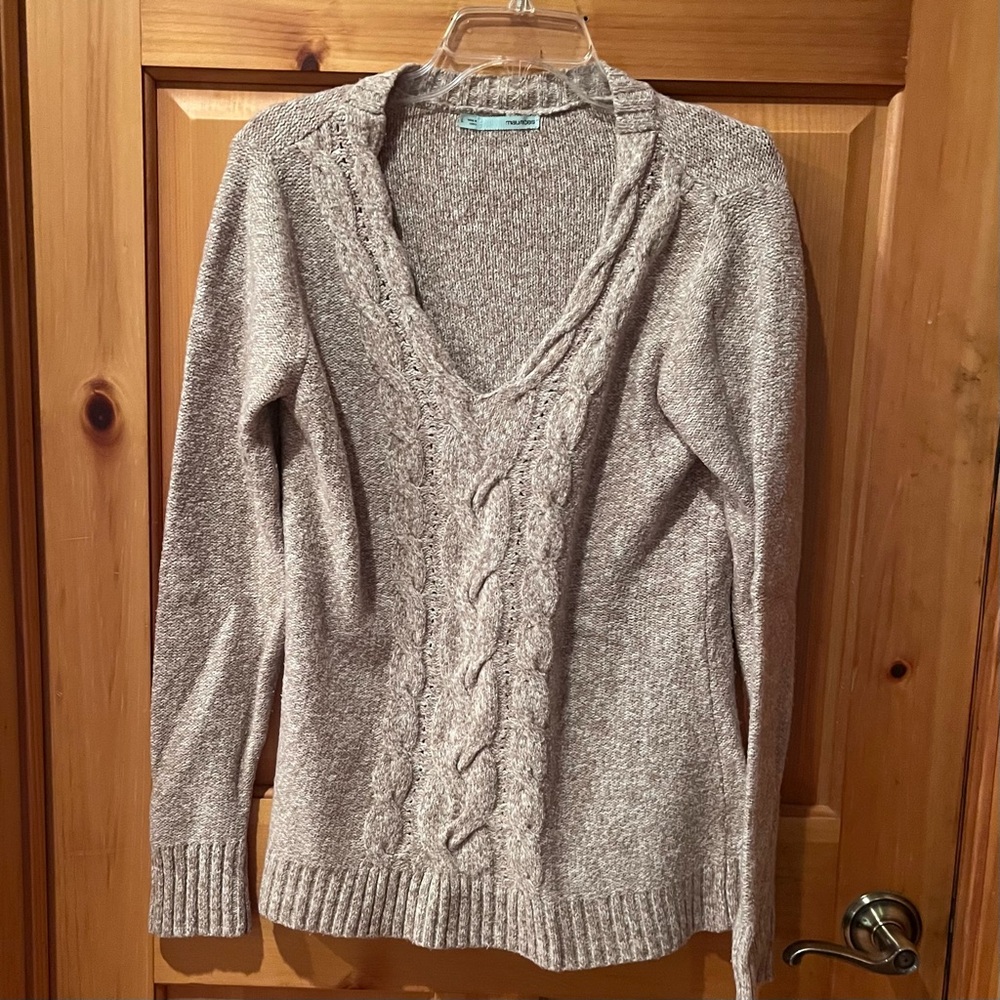 Maurice’s V neck tan white cable knit sweater